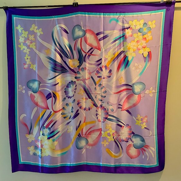 WENSLI scarf -  floral pattern, 44.5 x 44 inches 100% silk, China - Picture 5 of 11